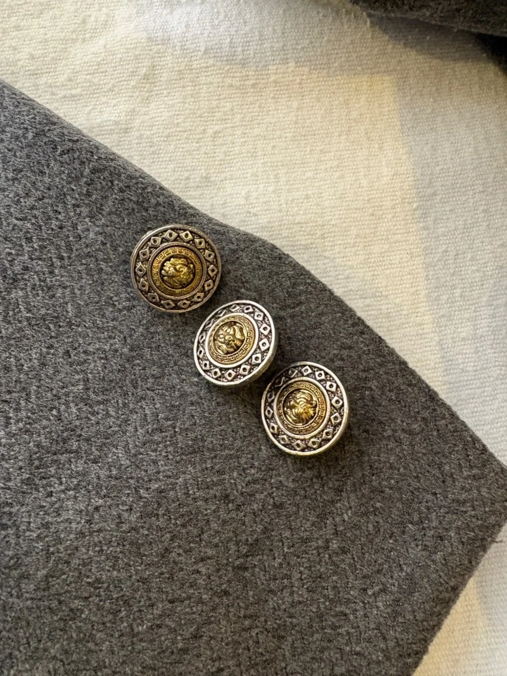 Zacchi Classico Italiana Mens Gray Suit Cashmere Feel USA Versace Like Buttons